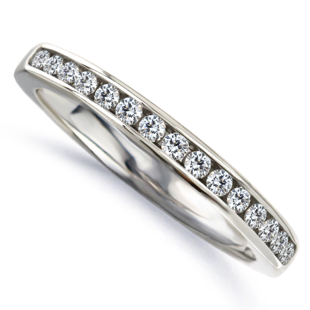 プラチナシンプルラインハーフエタニティダイヤリング 美輪宝石 福岡で低価格高品質な結婚指輪と婚約指輪を探すならミワホウセキへ